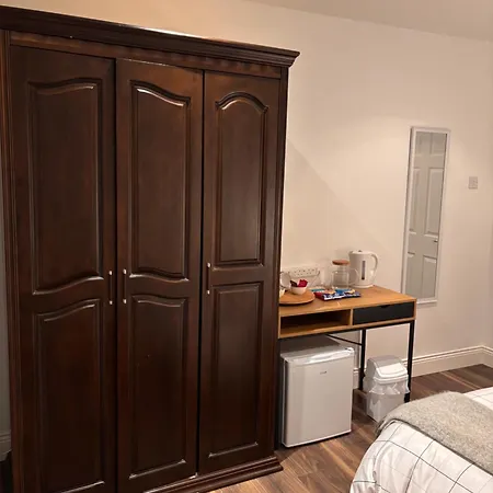 Quarto No Centro De Adare * Adare